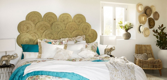La butaca de madera vintage en oferta de Zara Home es ideal para darle  elegancia a tu dormitorio este otoño